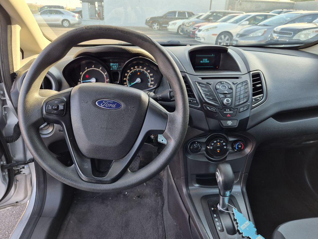 2015 Ford Fiesta Image 18