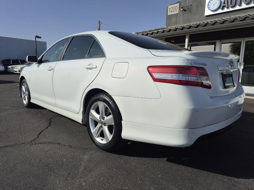 2010 Toyota Camry Image 2