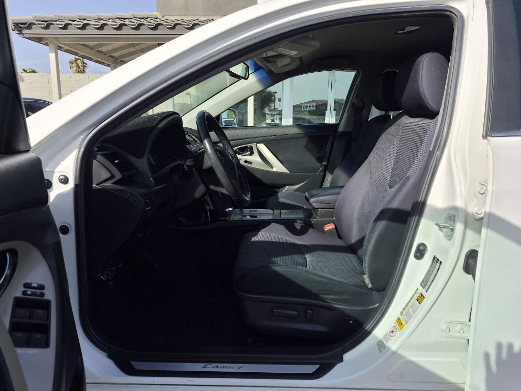 2010 Toyota Camry Image 8