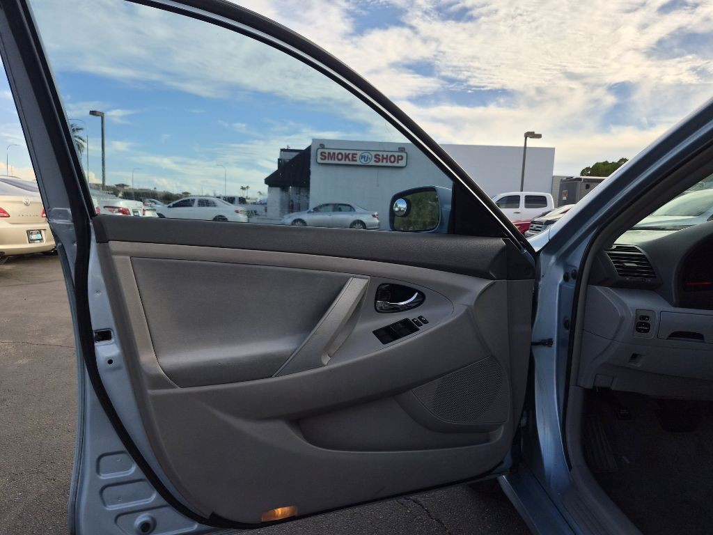 2009 Toyota Camry Image 10