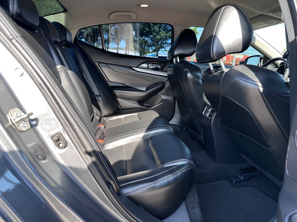 2018 Nissan Maxima Image 12