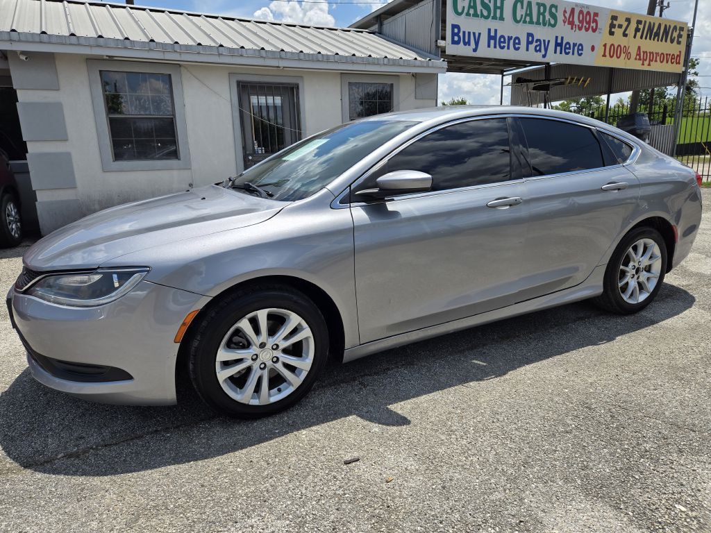2016 Chrysler 200 Image 1