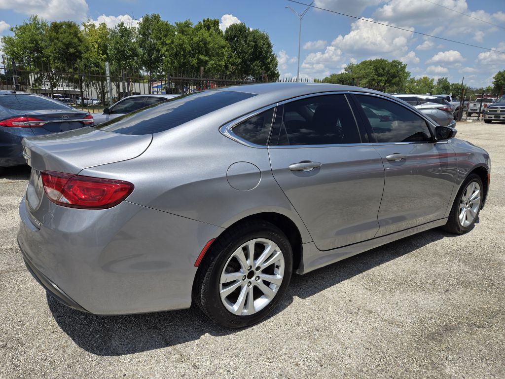 2016 Chrysler 200 Image 3