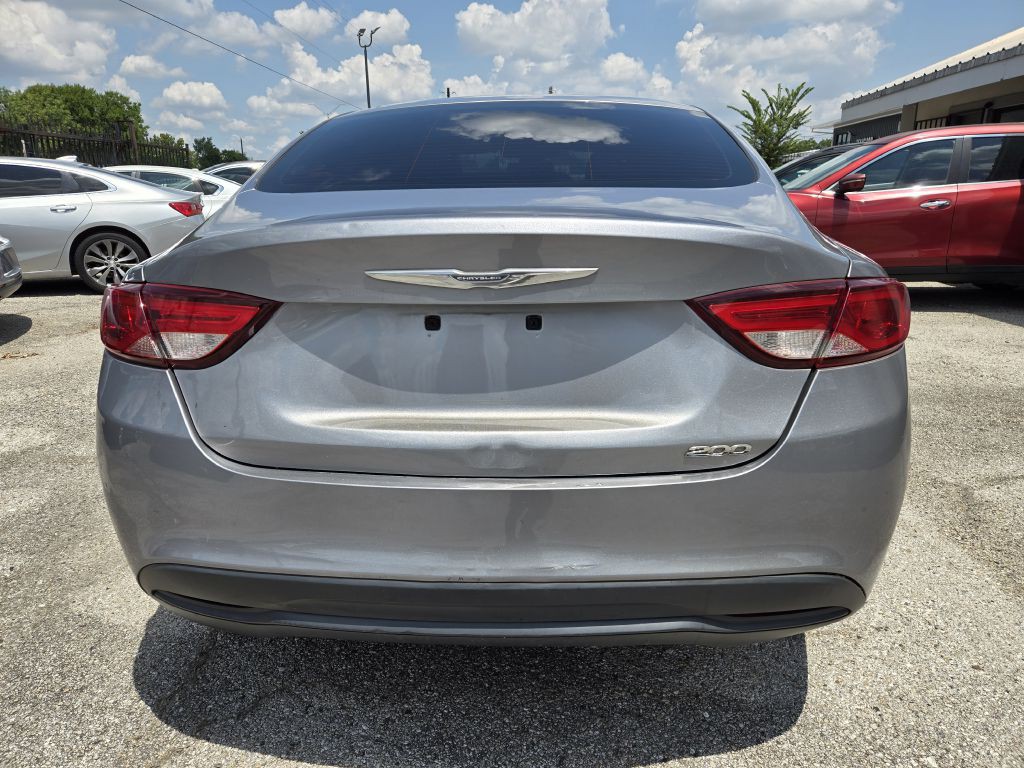 2016 Chrysler 200 Image 10