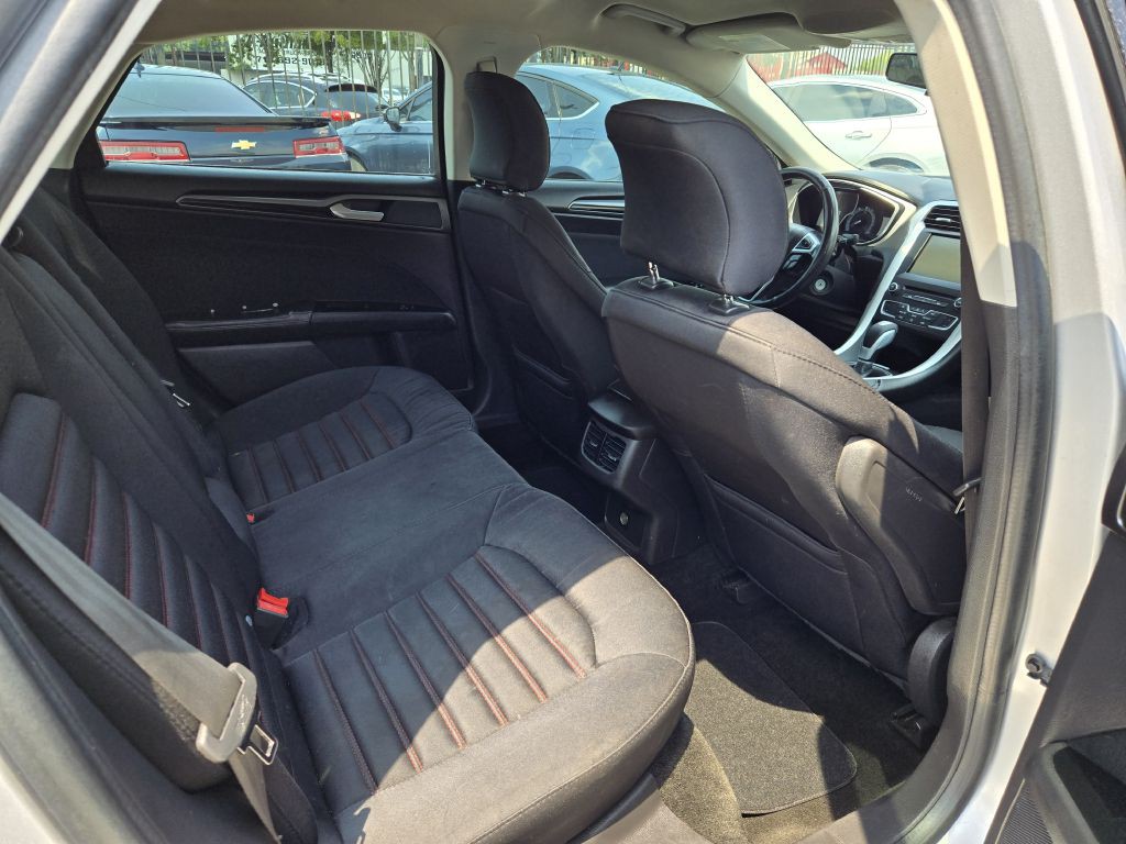 2016 Ford Fusion Image 9