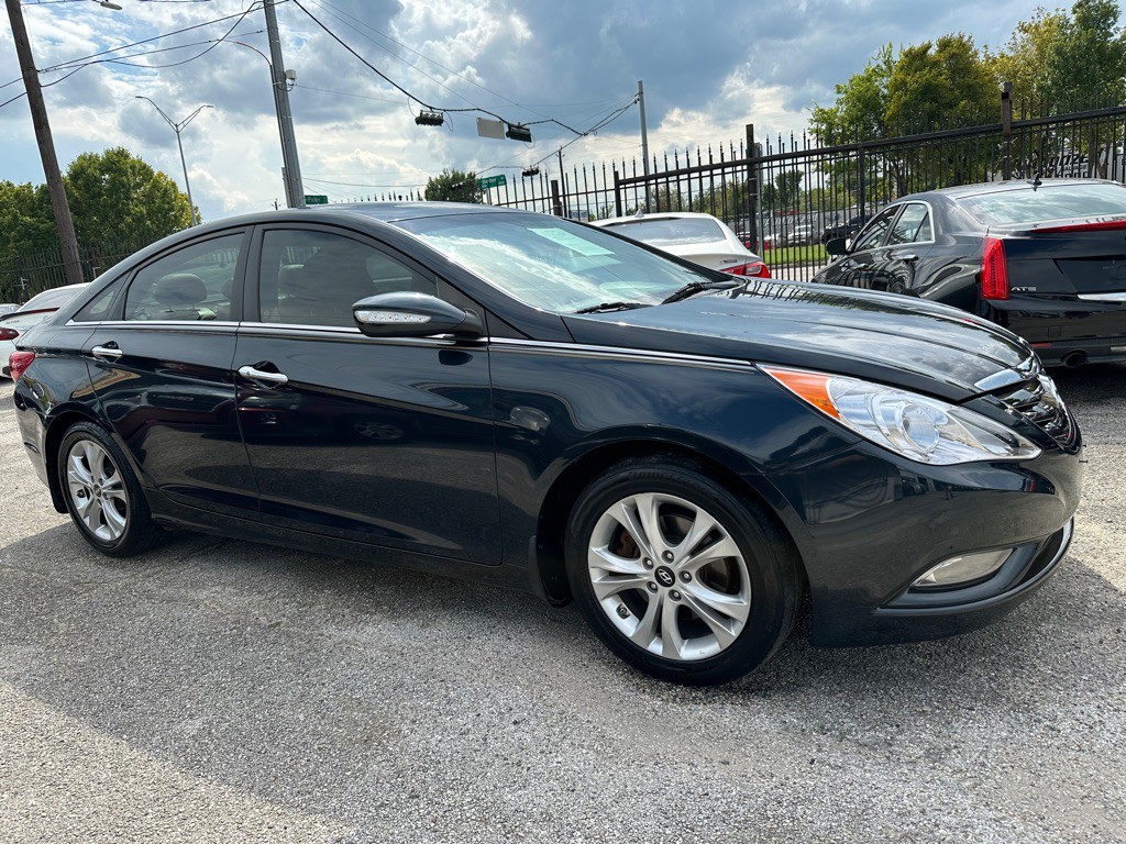 2011 Hyundai Sonata Image 1
