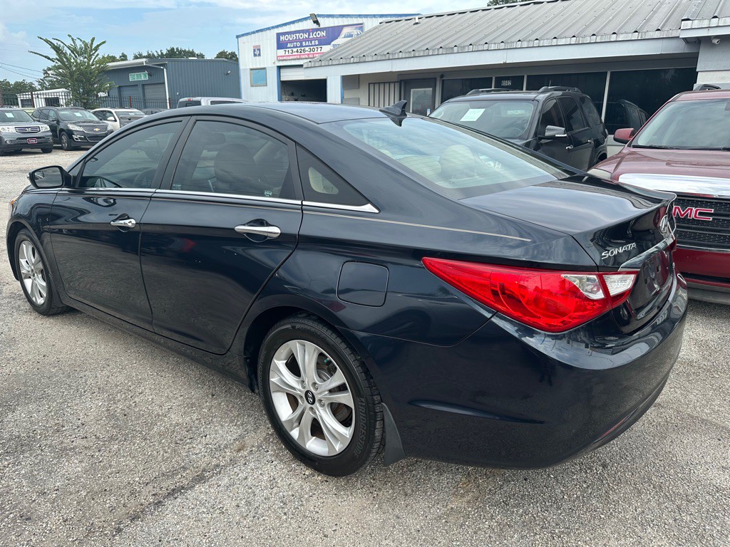 2011 Hyundai Sonata Image 3