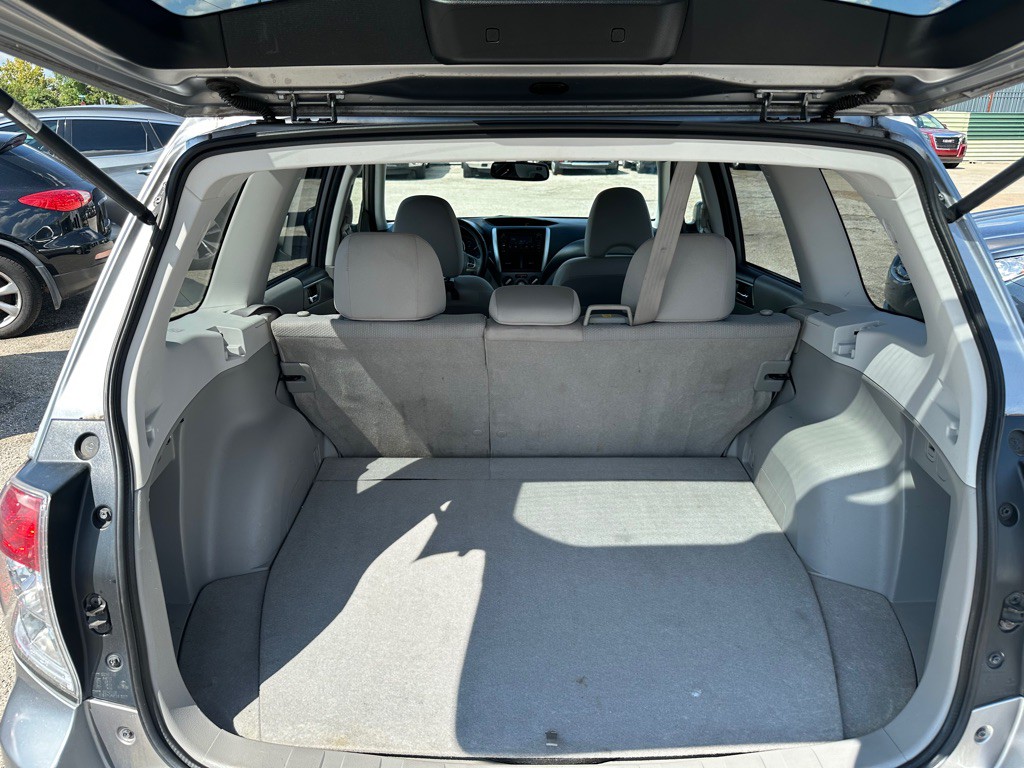 2011 Subaru Forester Image 12
