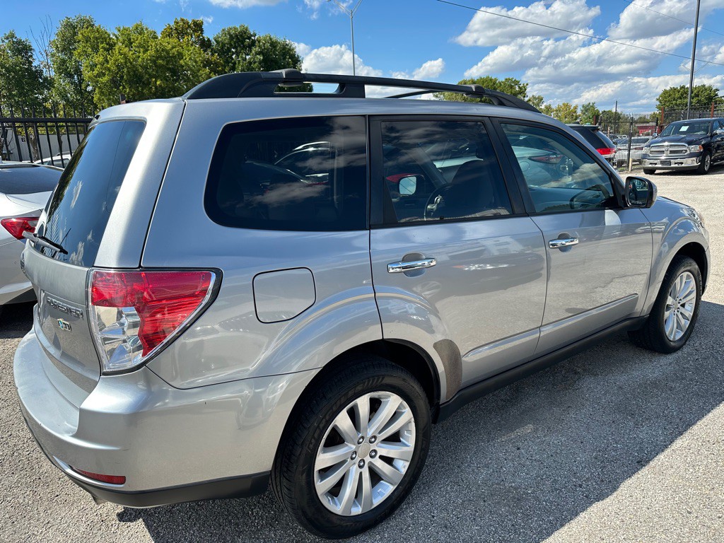 2011 Subaru Forester Image 4