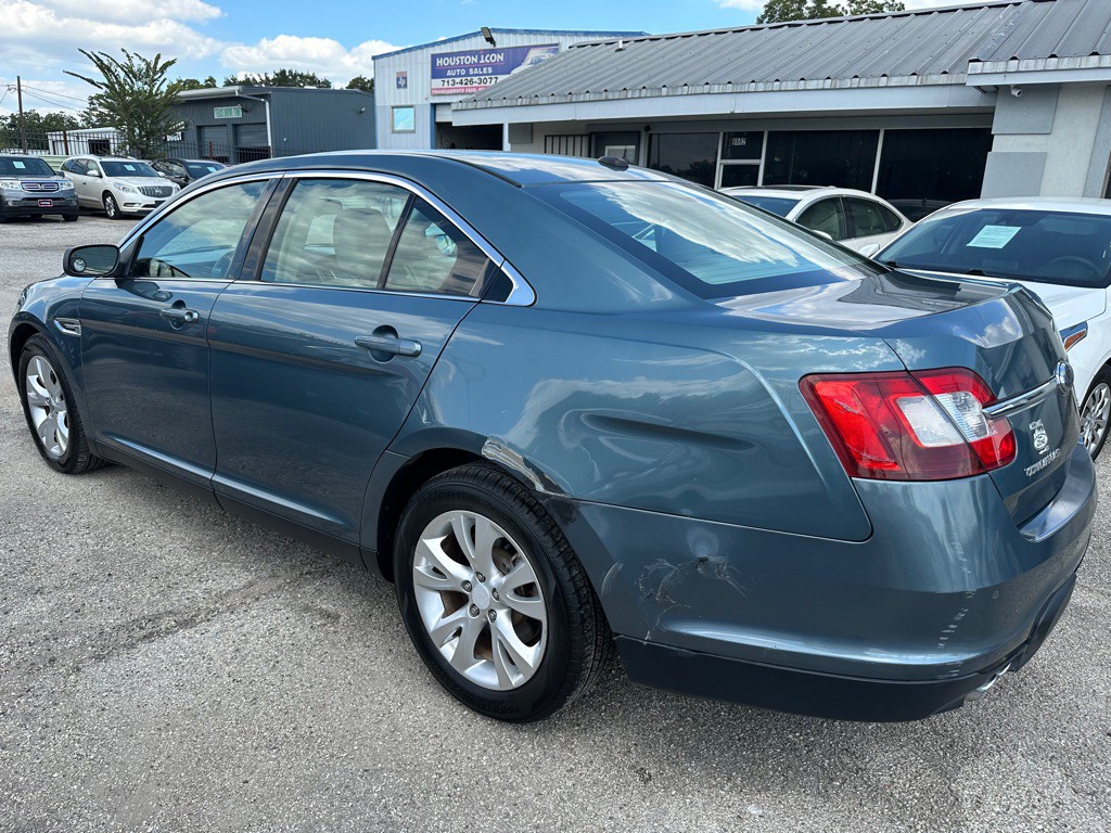 2010 Ford Taurus Image 4