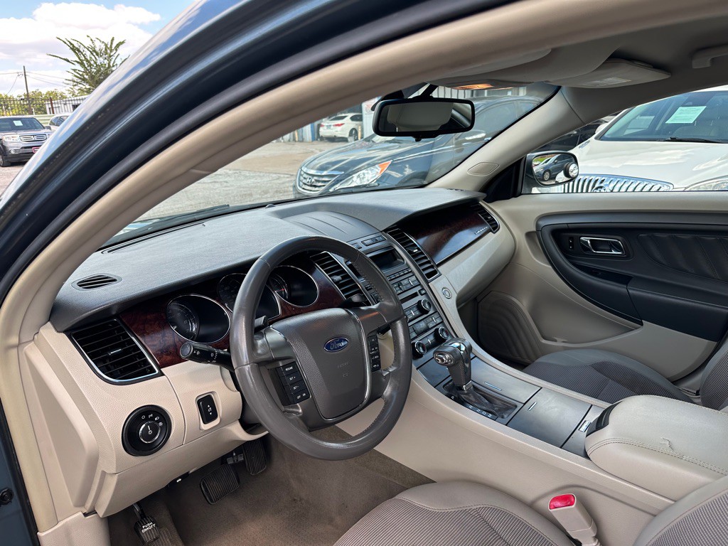 2010 Ford Taurus Image 7
