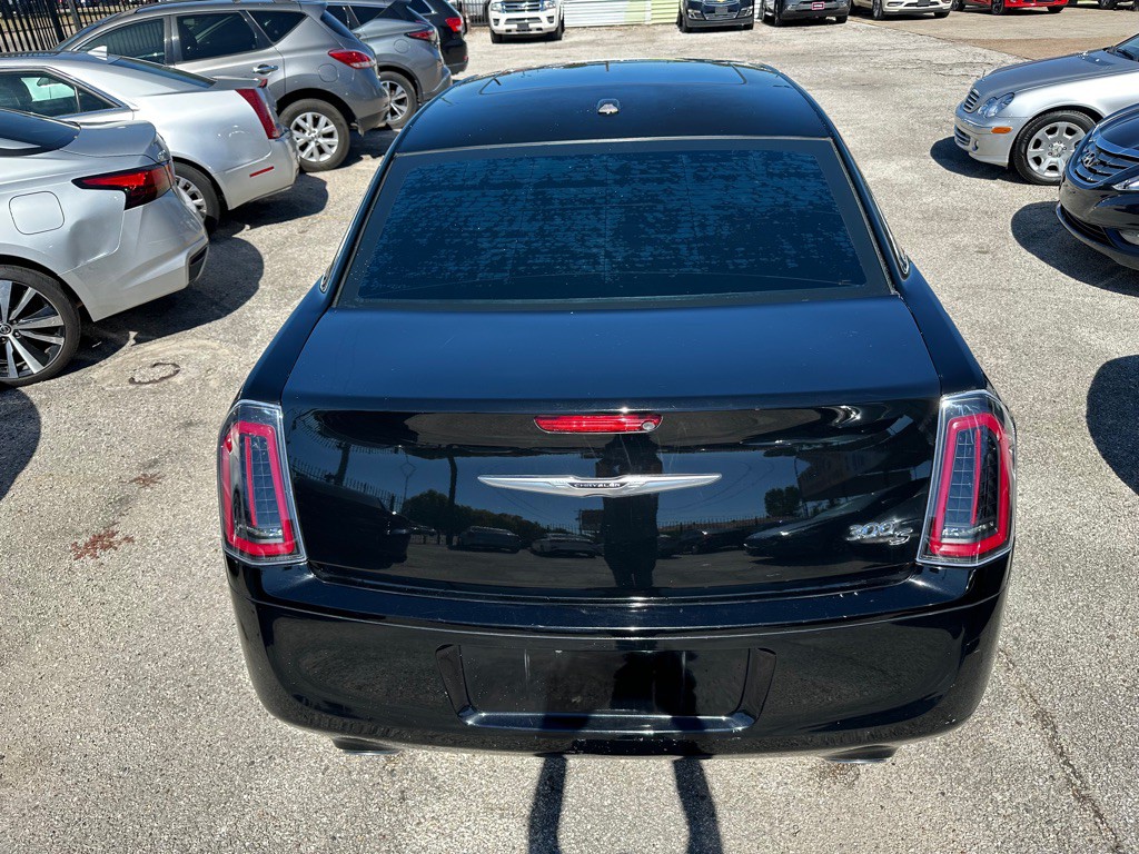 2012 Chrysler 300 Image 6