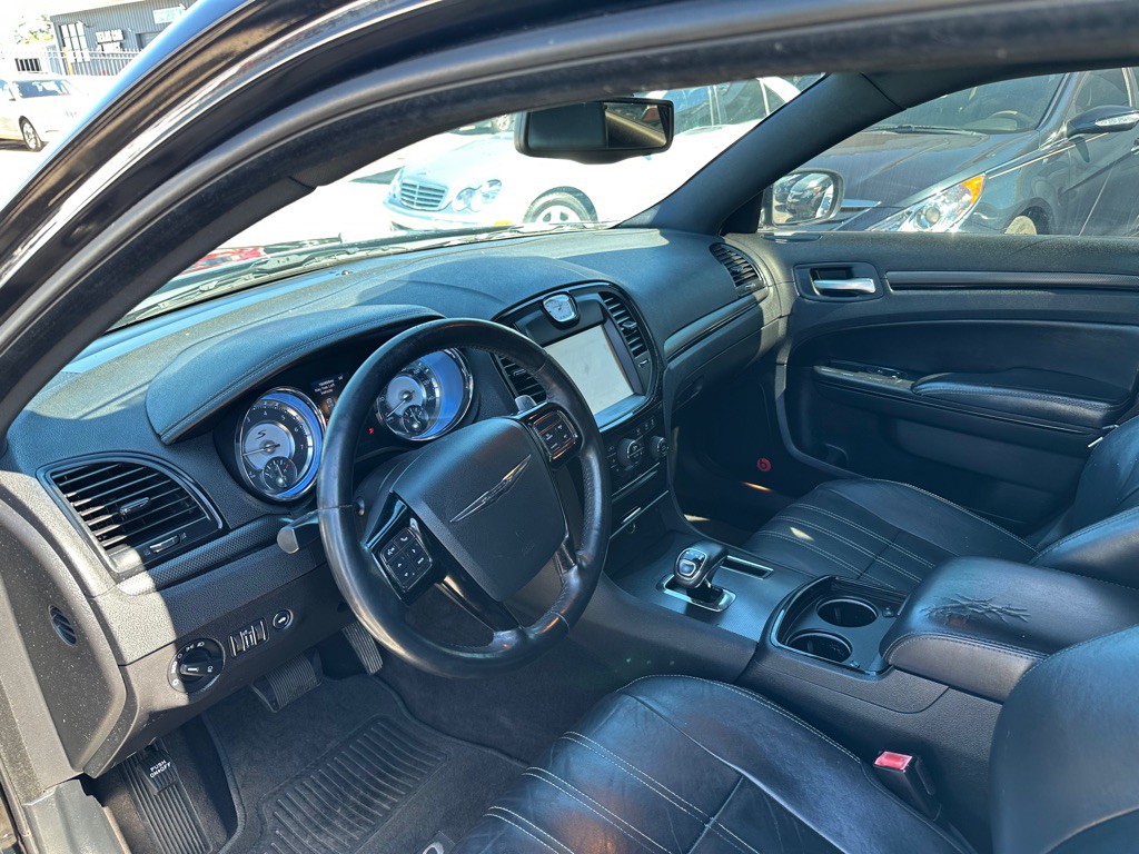 2012 Chrysler 300 Image 7