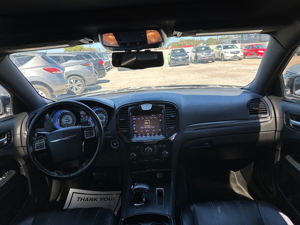 2012 Chrysler 300 Image 9