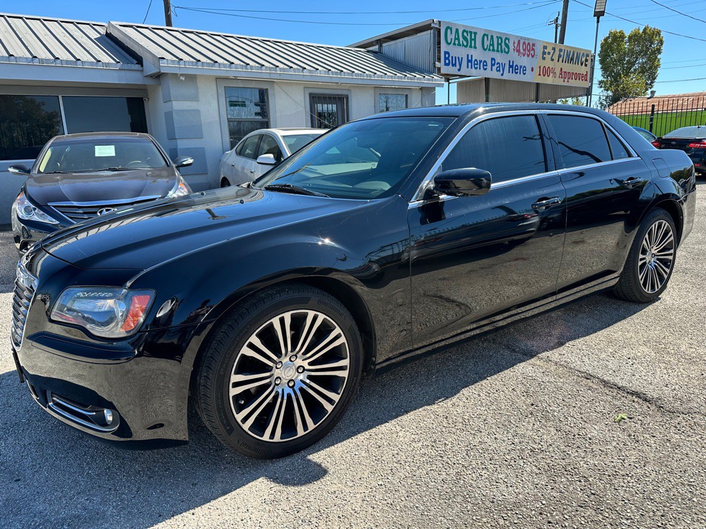 2012 Chrysler 300 Image 3