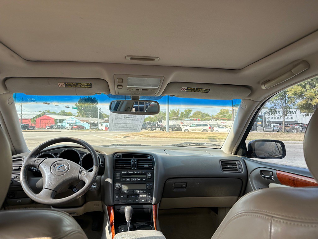 2001 Lexus GS Image 9