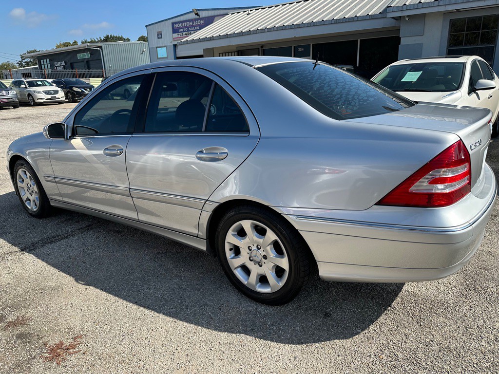 2005 Mercedes-Benz C-Class Image 4