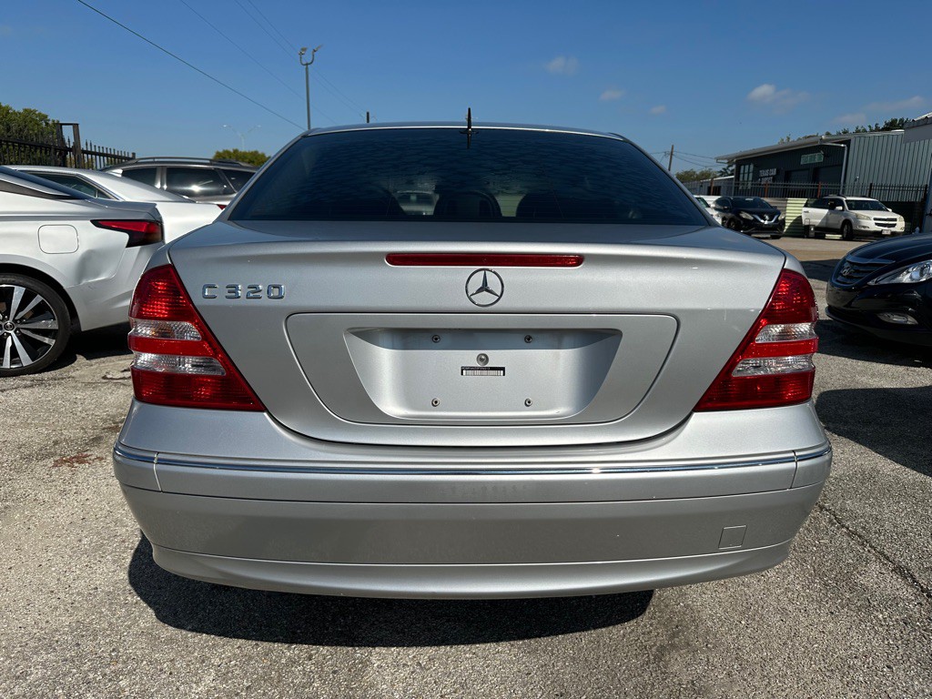 2005 Mercedes-Benz C-Class Image 6