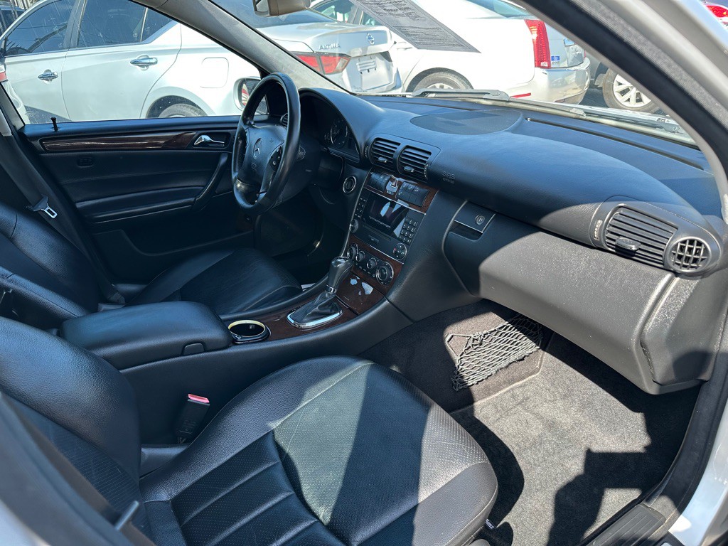 2005 Mercedes-Benz C-Class Image 8