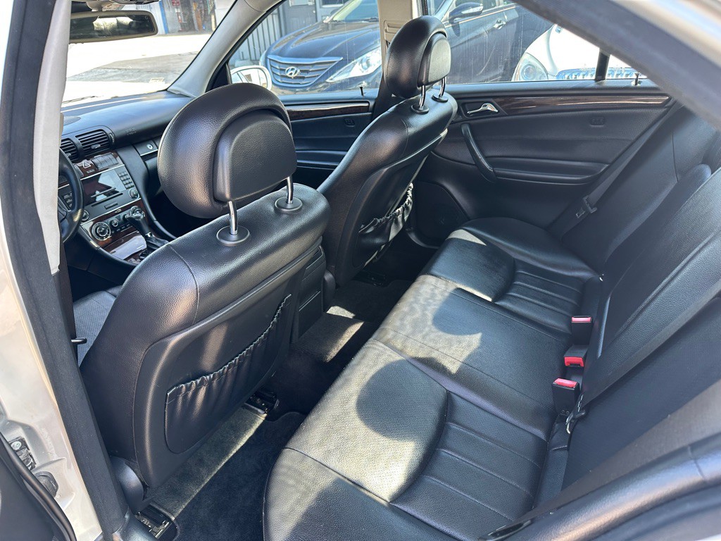 2005 Mercedes-Benz C-Class Image 10