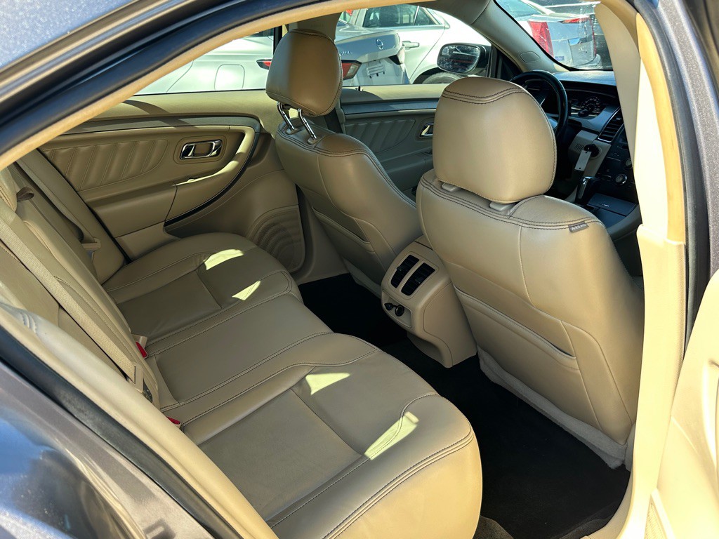 2014 Ford Taurus Image 9