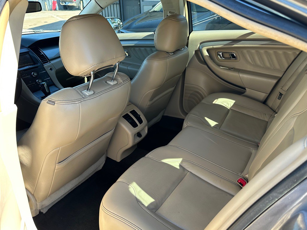 2014 Ford Taurus Image 10