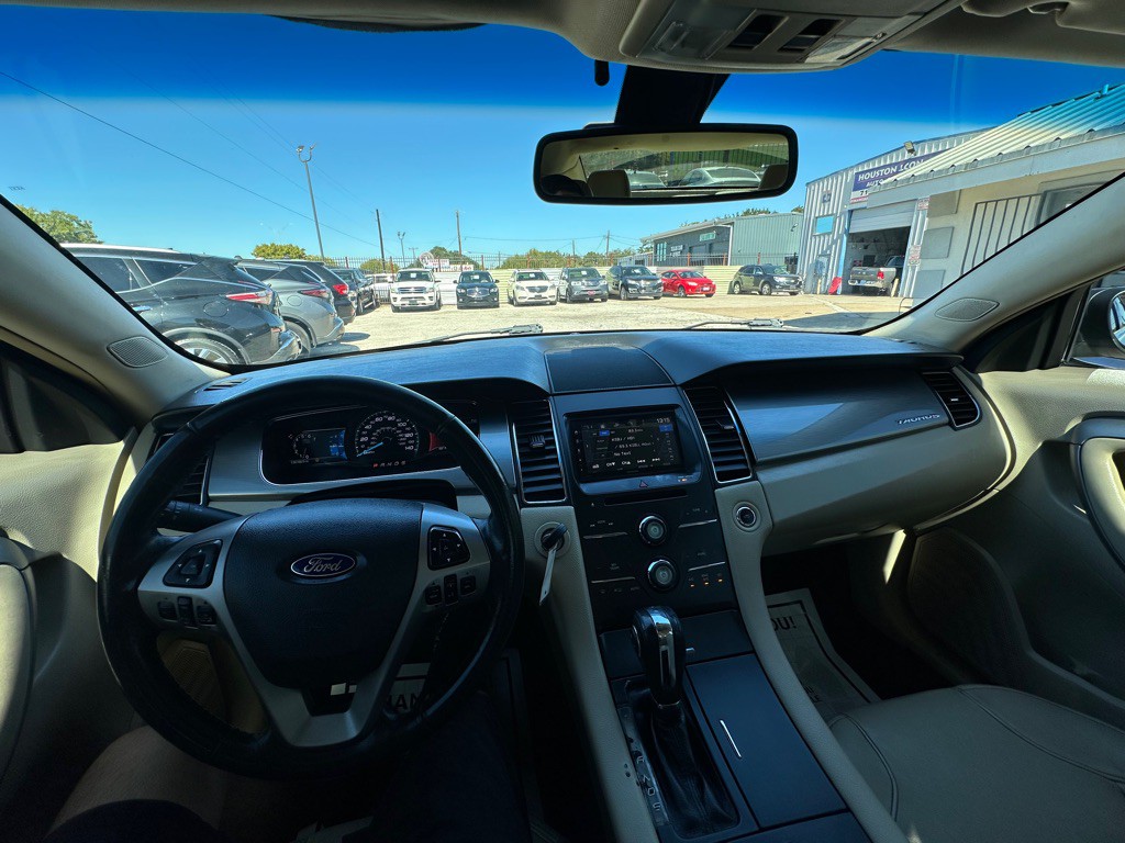 2014 Ford Taurus Image 11