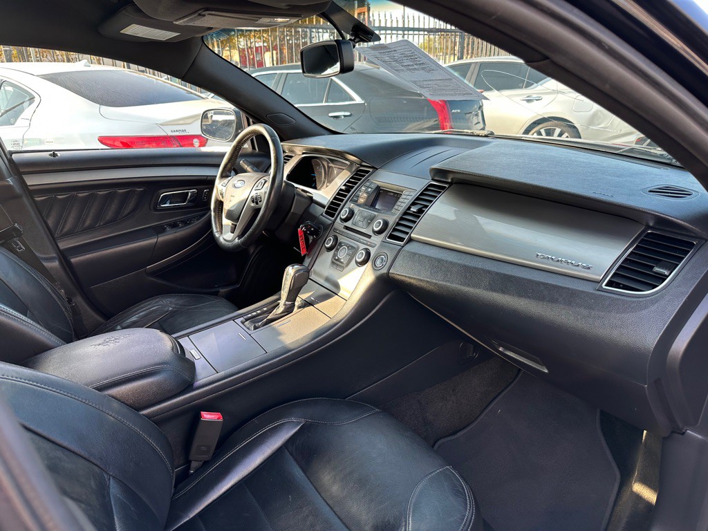 2015 Ford Taurus Image 8