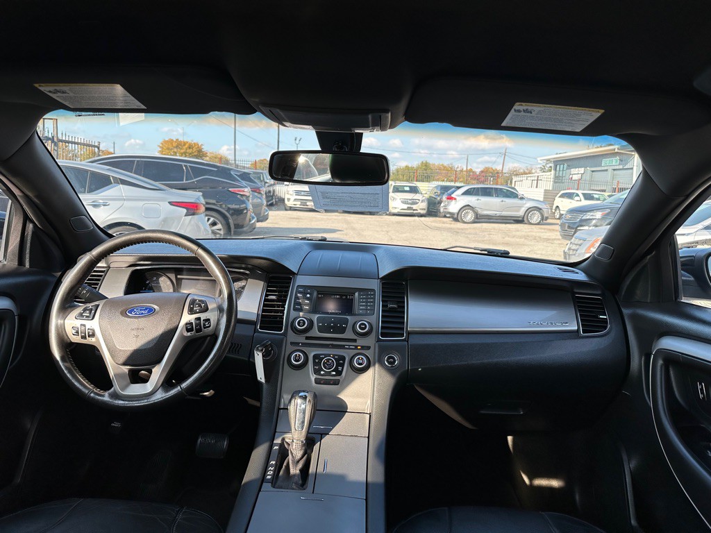 2015 Ford Taurus Image 9