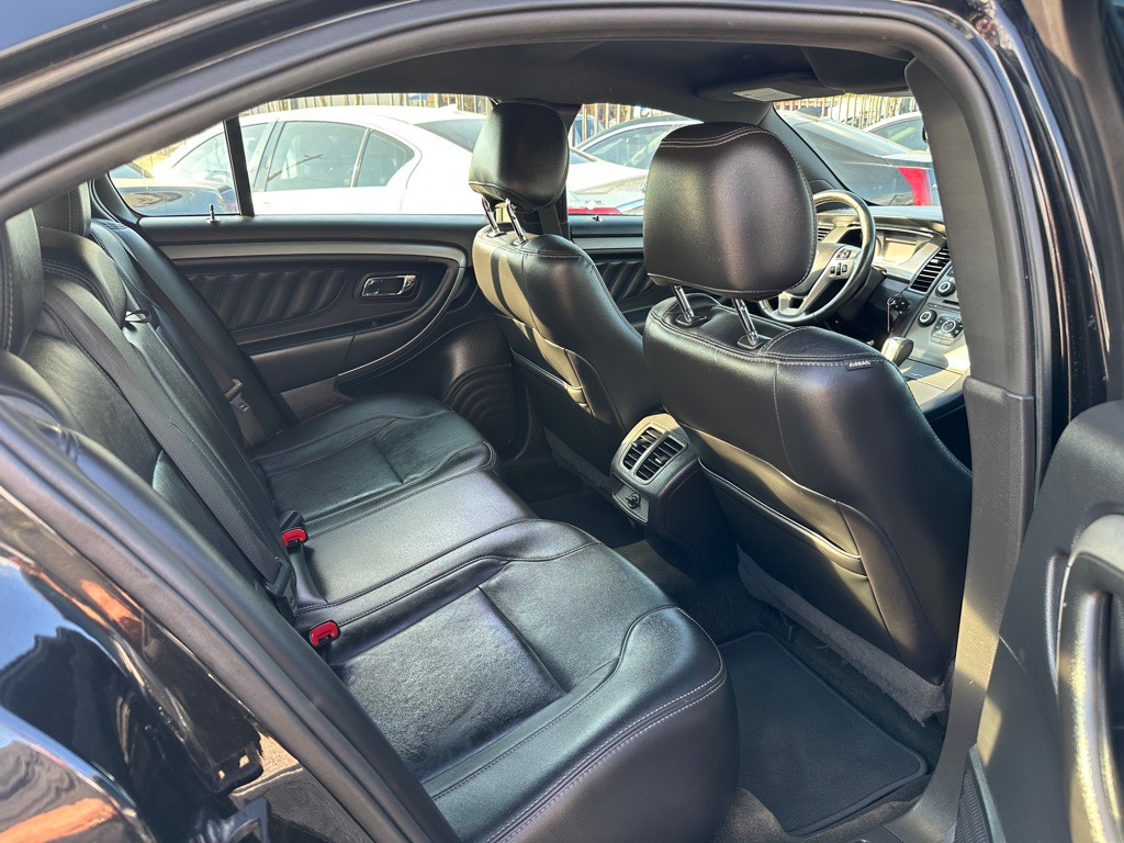 2015 Ford Taurus Image 10