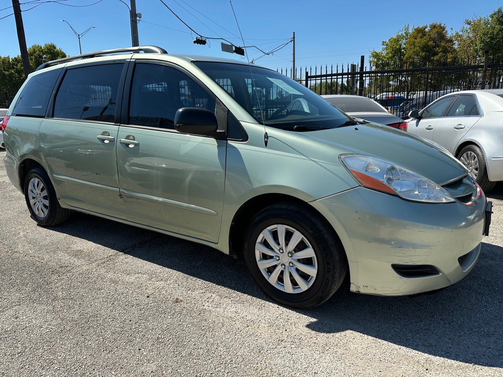 2007 Toyota Sienna Image 2
