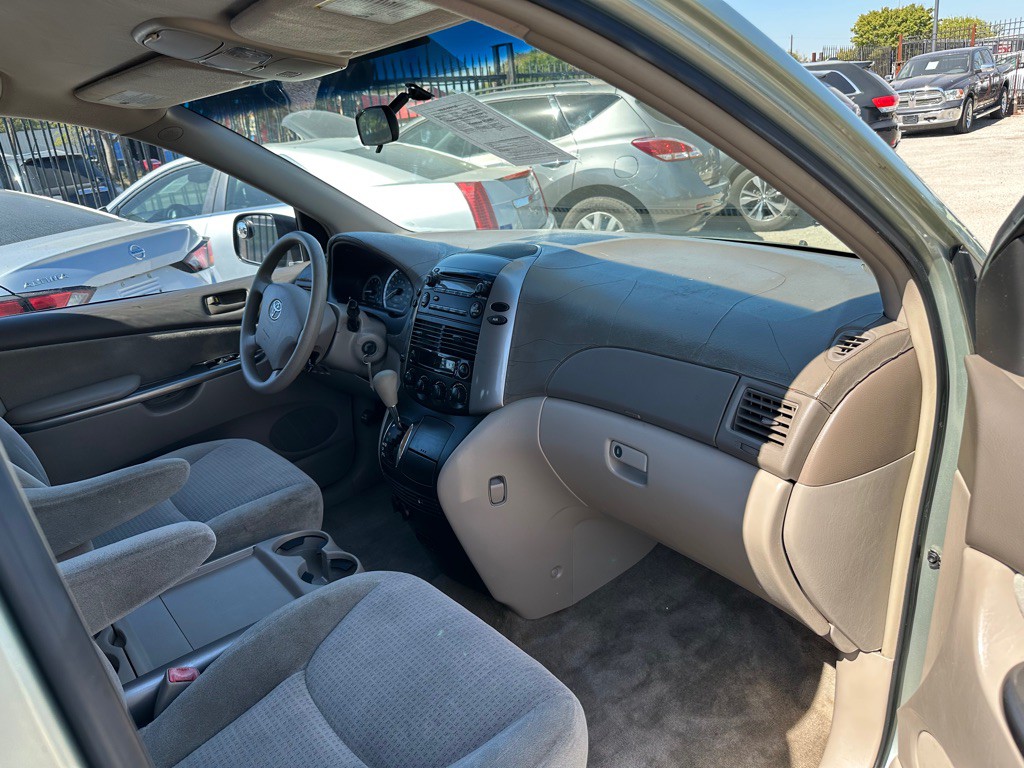 2007 Toyota Sienna Image 8