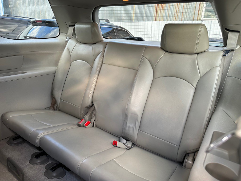 2008 Saturn Outlook Image 11