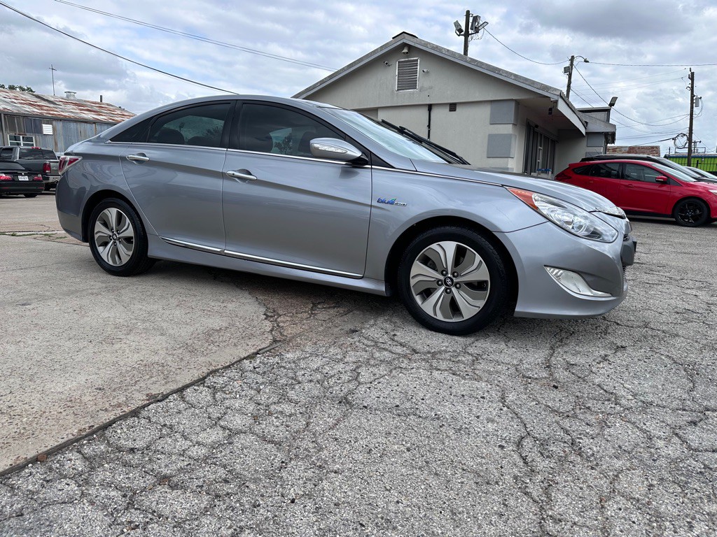 2015 Hyundai Sonata Image 2