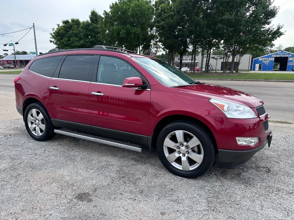 2012 Chevrolet Traverse Image 2