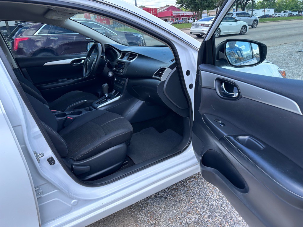 2017 Nissan Sentra Image 8
