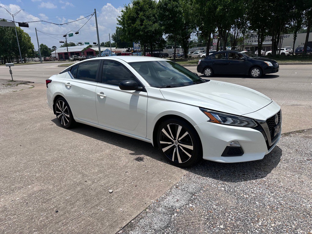 2022 Nissan Altima Image 2
