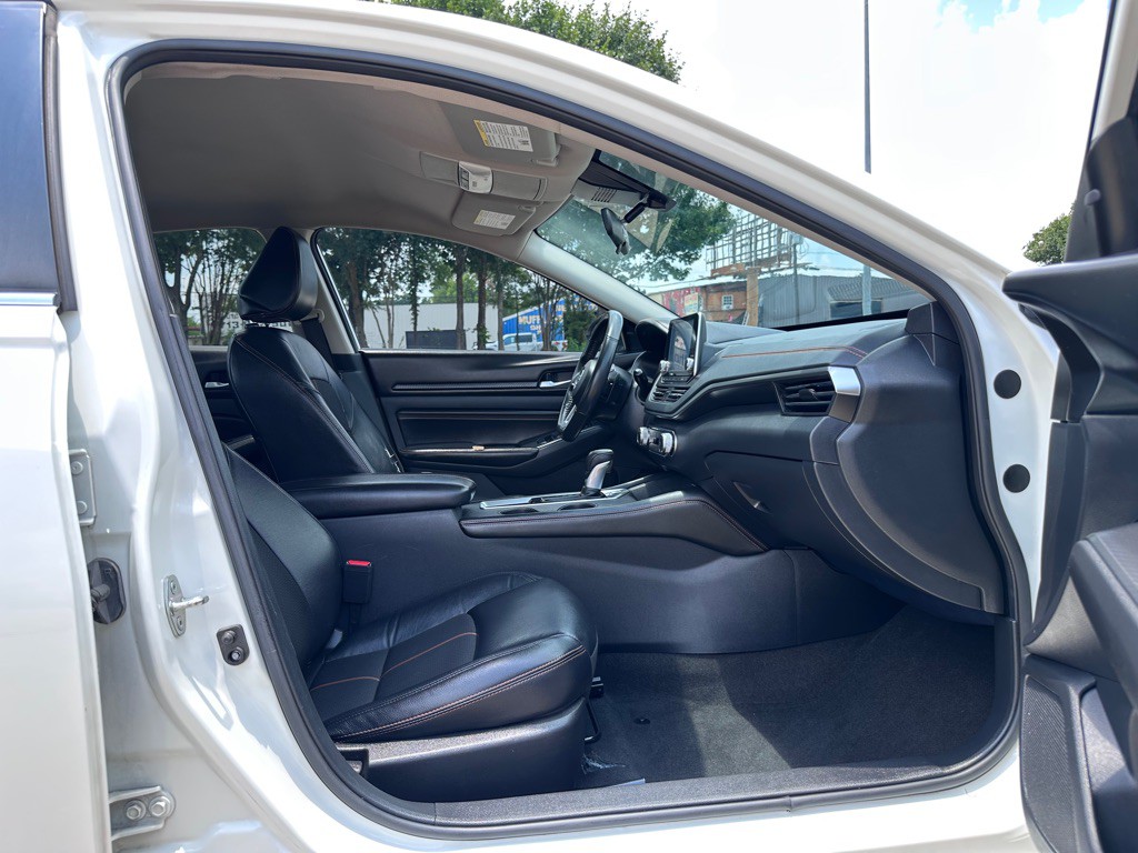 2022 Nissan Altima Image 12