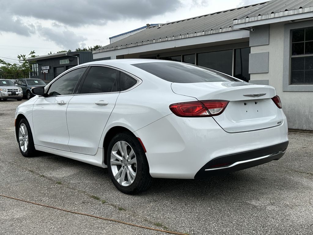2015 Chrysler 200 Image 3