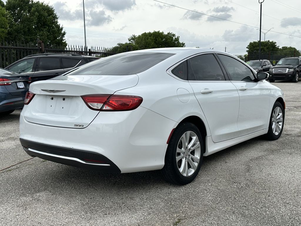 2015 Chrysler 200 Image 4