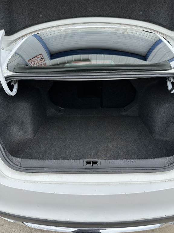 2015 Chrysler 200 Image 10