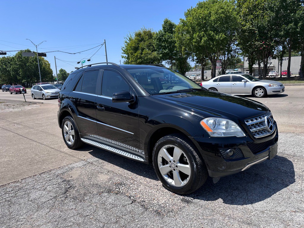 2011 Mercedes-Benz M-Class Image 2