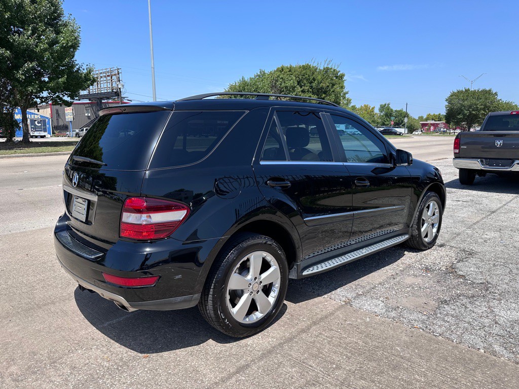 2011 Mercedes-Benz M-Class Image 3