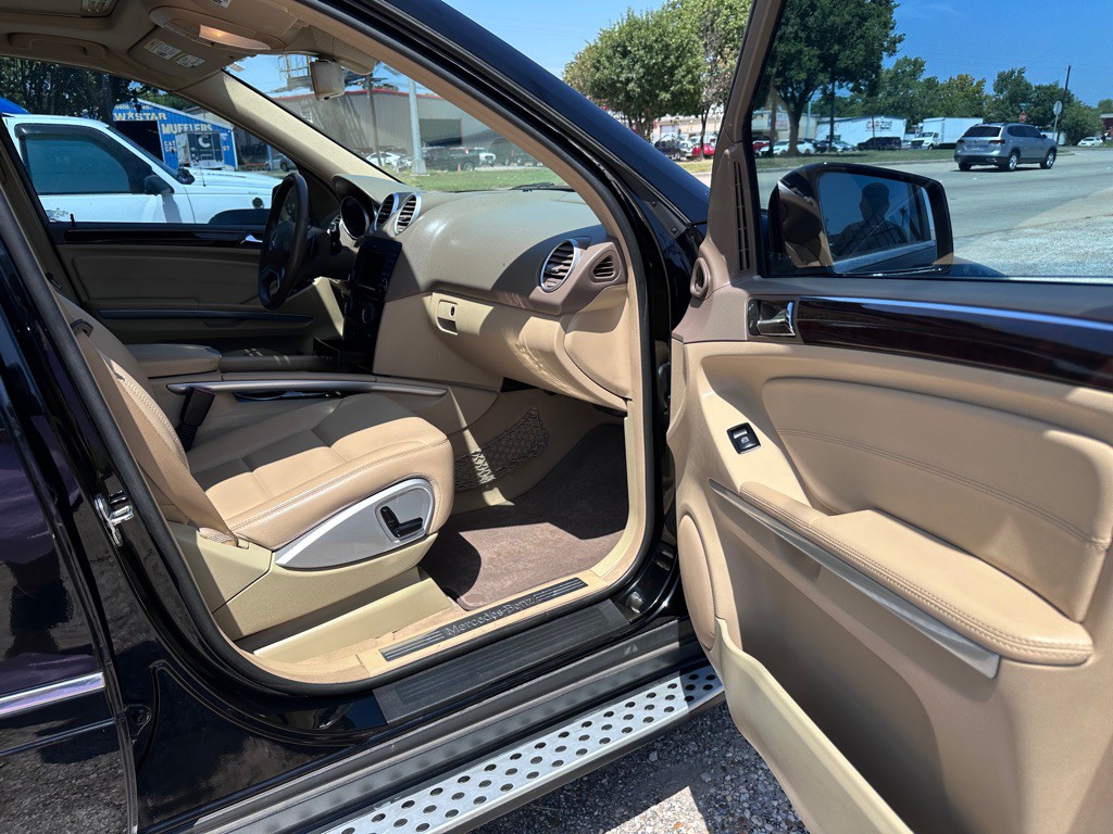 2011 Mercedes-Benz M-Class Image 9