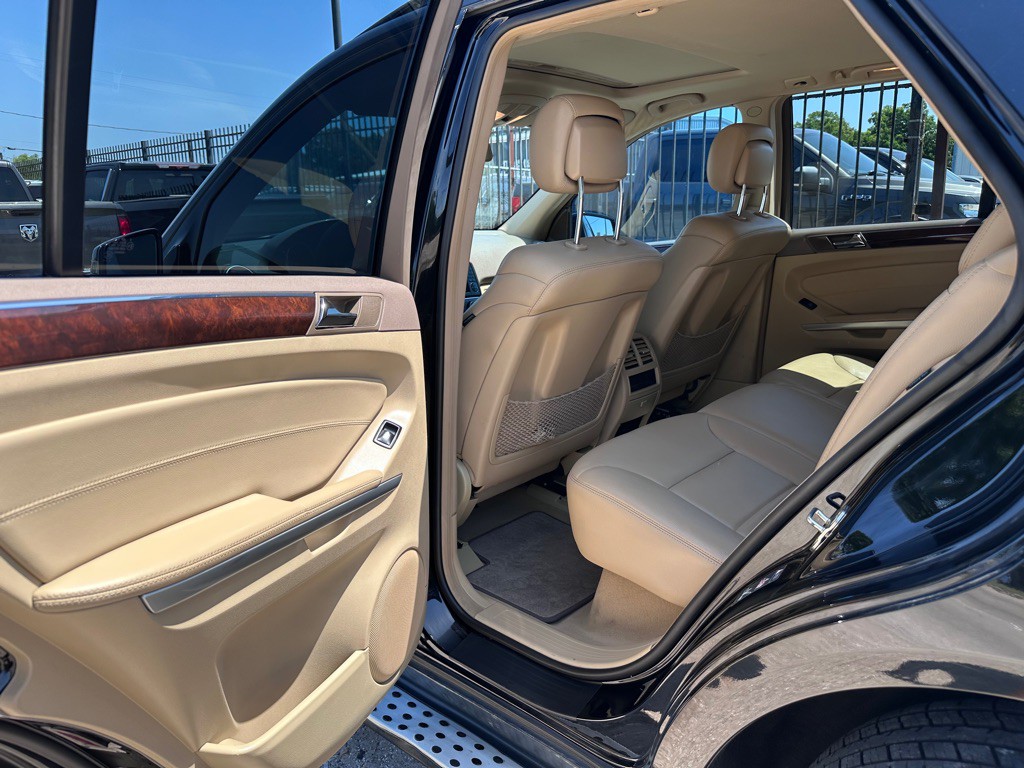 2011 Mercedes-Benz M-Class Image 11