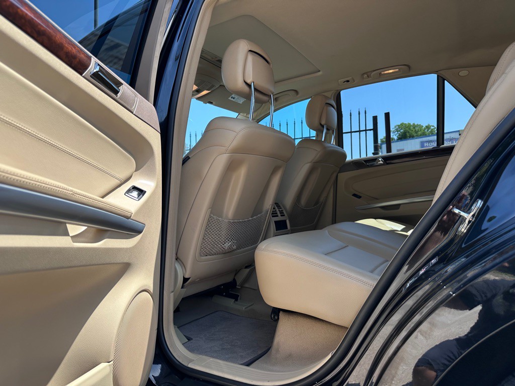 2011 Mercedes-Benz M-Class Image 12