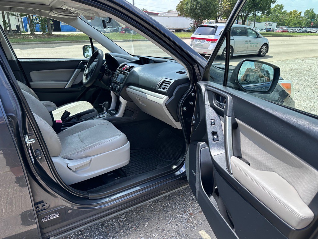 2014 Subaru Forester Image 10