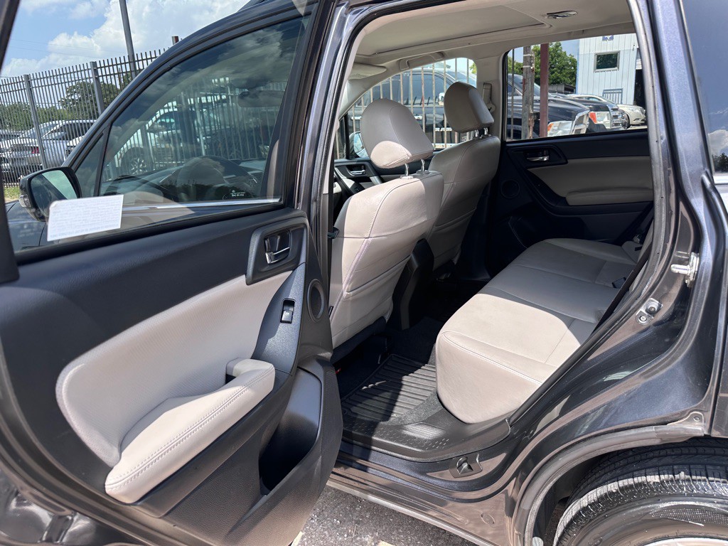 2014 Subaru Forester Image 12