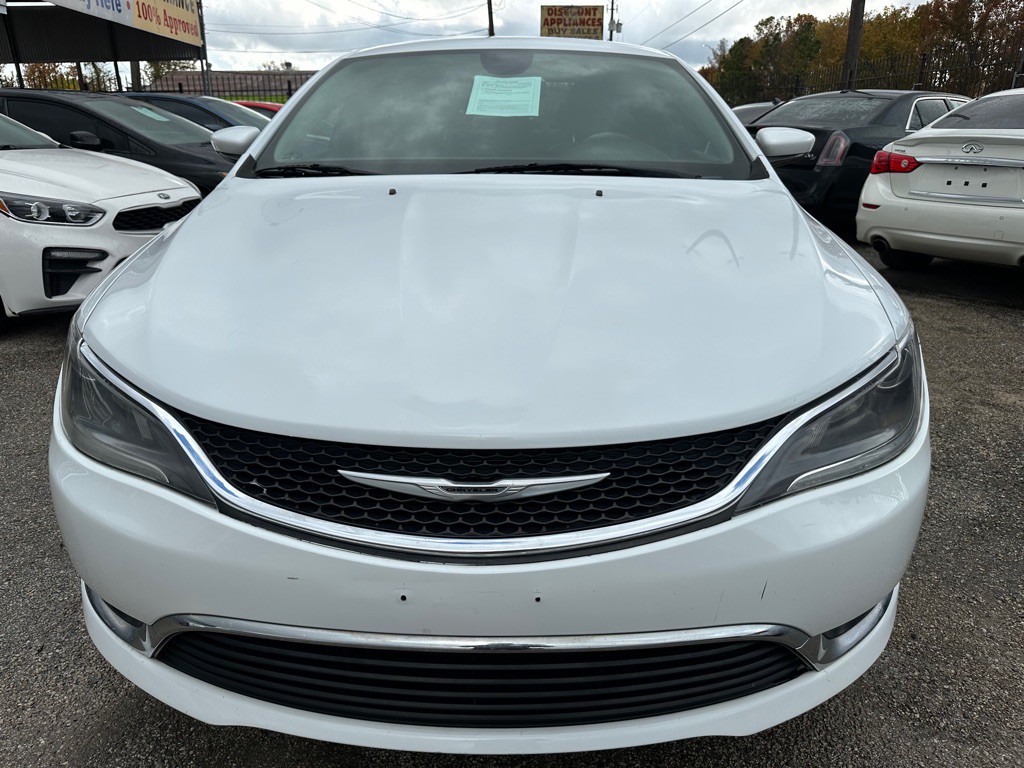 2017 Chrysler 200 Image 5