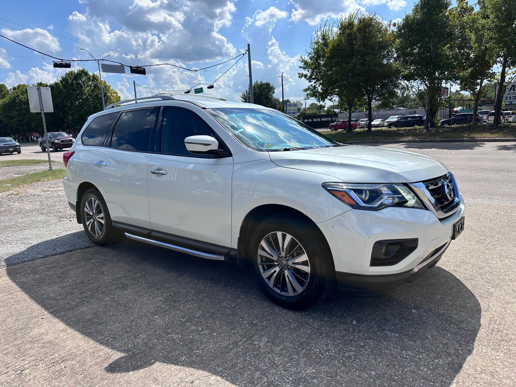 2018 Nissan Pathfinder Image 2